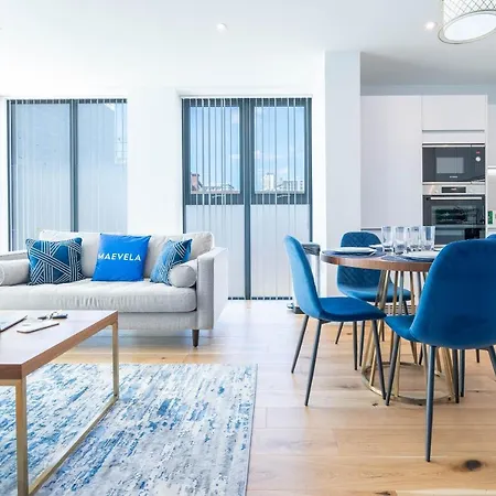 Maevela - Large 1 Bed Luxury Apt - 5 Min Walk From Bullring - Cube - Mailbox - New Street Station - Free Netflix *