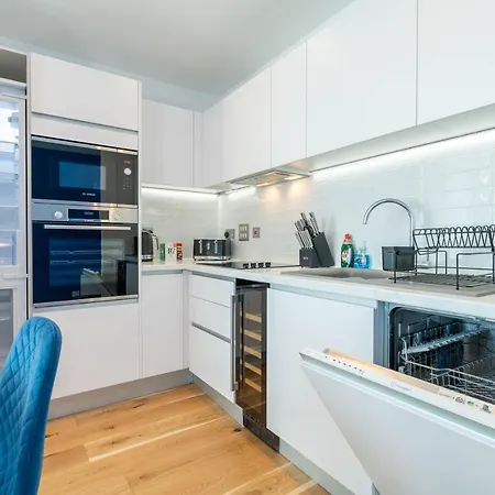 Maevela - Large 1 Bed Luxury Apt - 5 Min Walk From Bullring - Cube - Mailbox - New Street Station - Free Netflix Apartament *